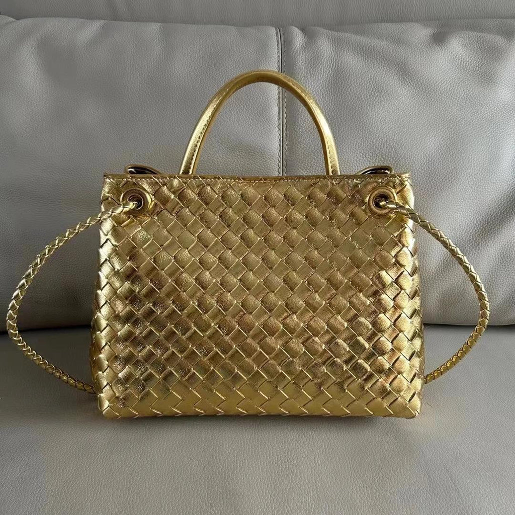 The Elora Shoulder Bag in Pure Leather Small Size