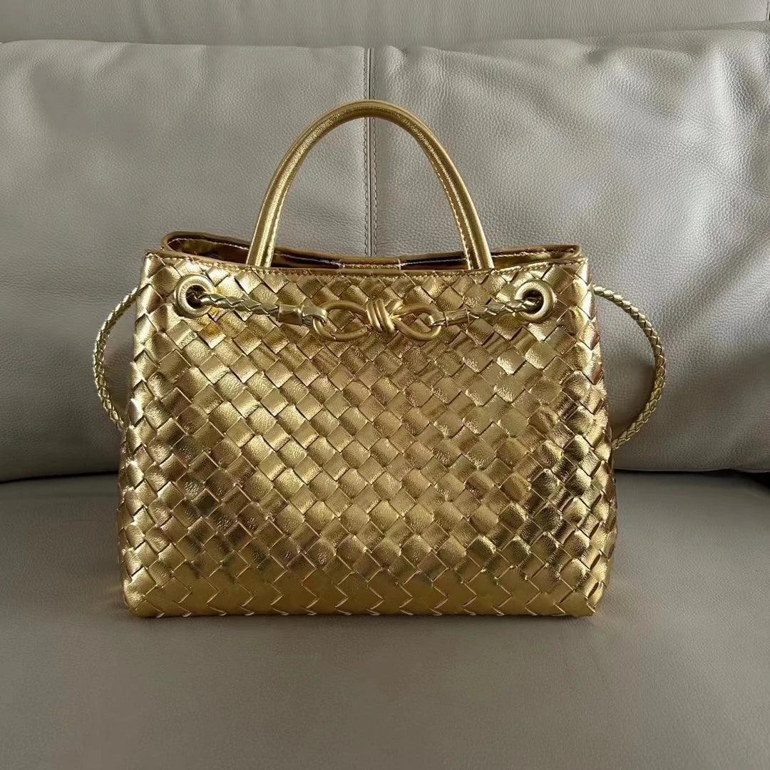 The Elora Shoulder Bag in Pure Leather Small Size