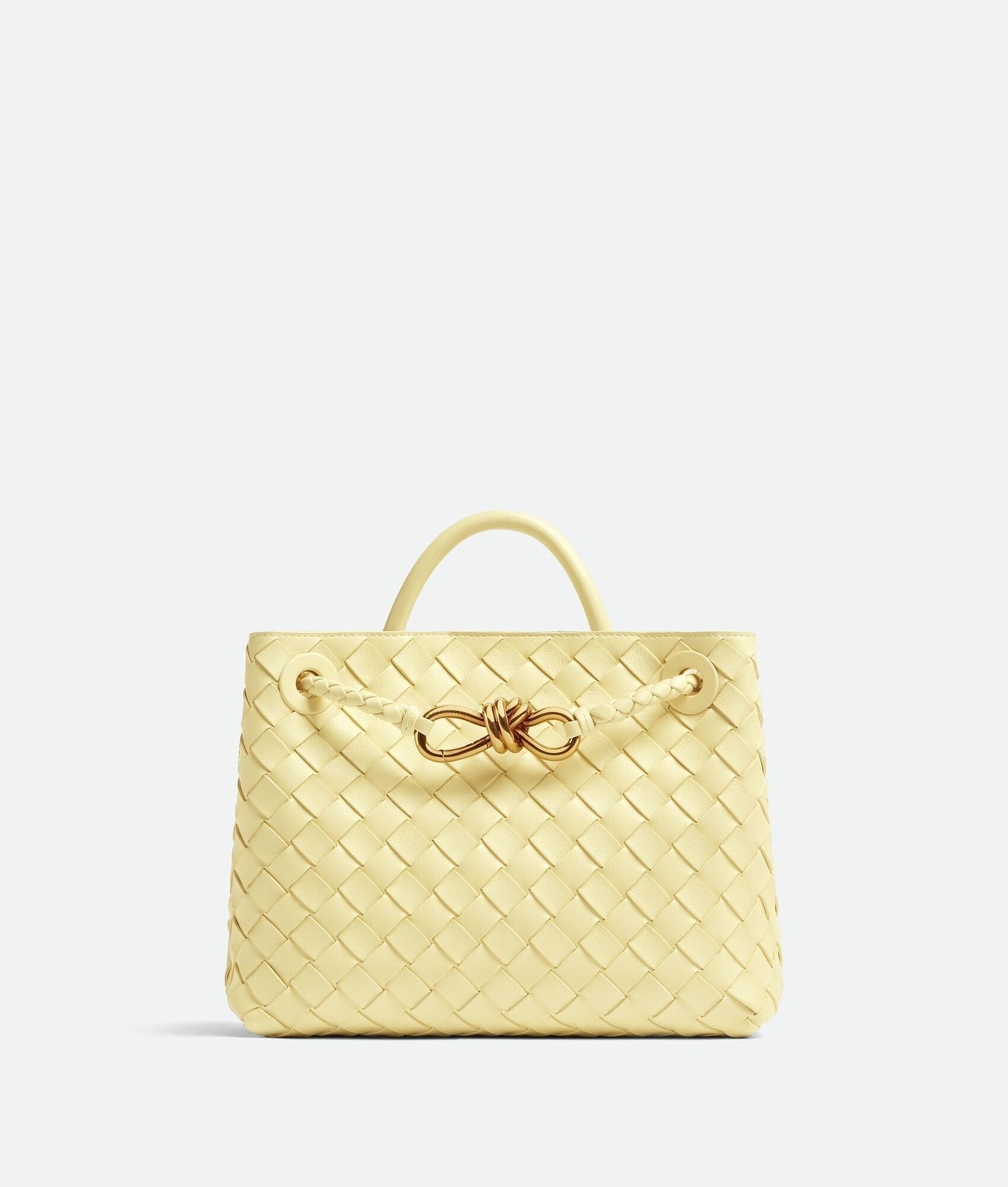 The Elora Shoulder Bag in Pure Leather Small Size