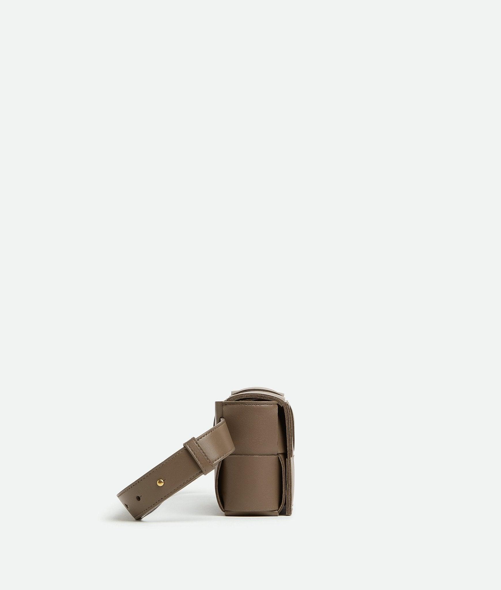 Viollleta Handbag in Pure Leather