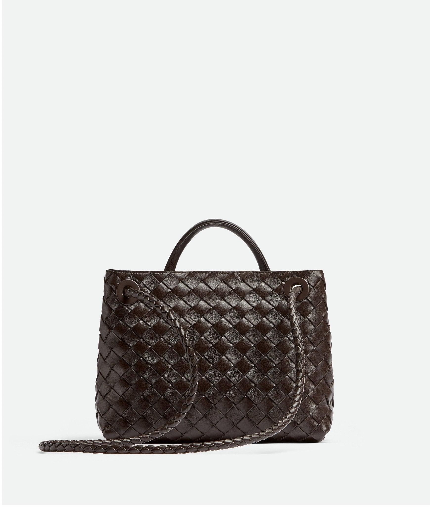 The Elora Shoulder Bag in Pure Leather Small Size
